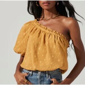 Astr The Label Jacquard One-Shoulder Bubble Hem Blouse in Mustard. NWOT